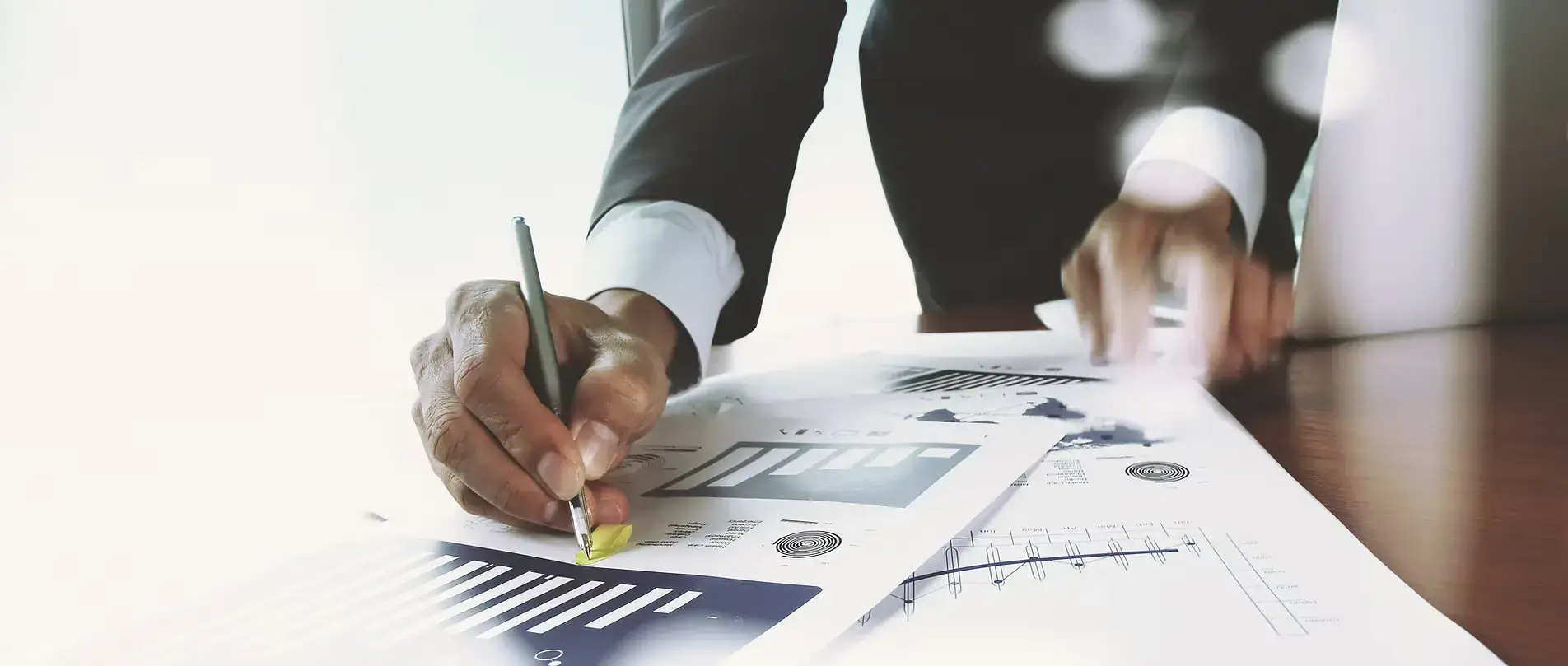 consultant making standard transitions note